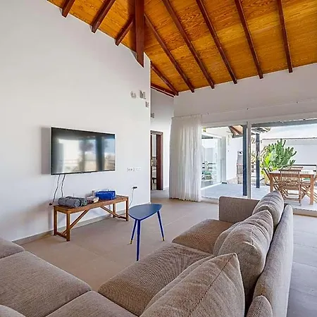 Hotel Lobos With Private Swimming Pool - Homeforguest Caleta de Fuste