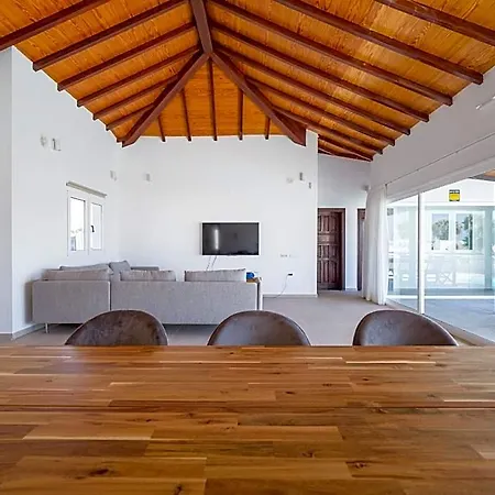 Lobos With Private Swimming Pool - Homeforguest