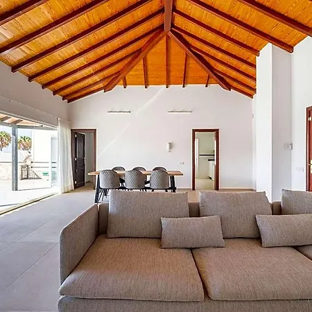 Lobos With Private Swimming Pool - Homeforguest