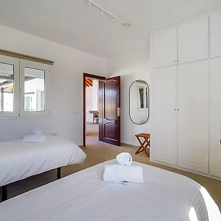 Hotel Lobos With Private Swimming Pool - Homeforguest