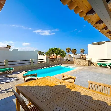 Lobos With Private Swimming Pool - Homeforguest *