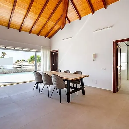 Hotel Lobos With Private Swimming Pool - Homeforguest *