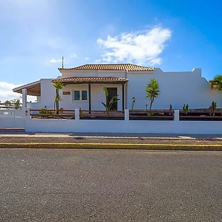 Lobos With Private Swimming Pool - Homeforguest * Caleta De Fuste