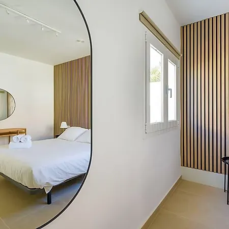 Hotel Lobos With Private Swimming Pool - Homeforguest *