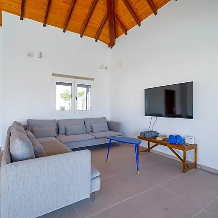 Lobos With Private Swimming Pool - Homeforguest *